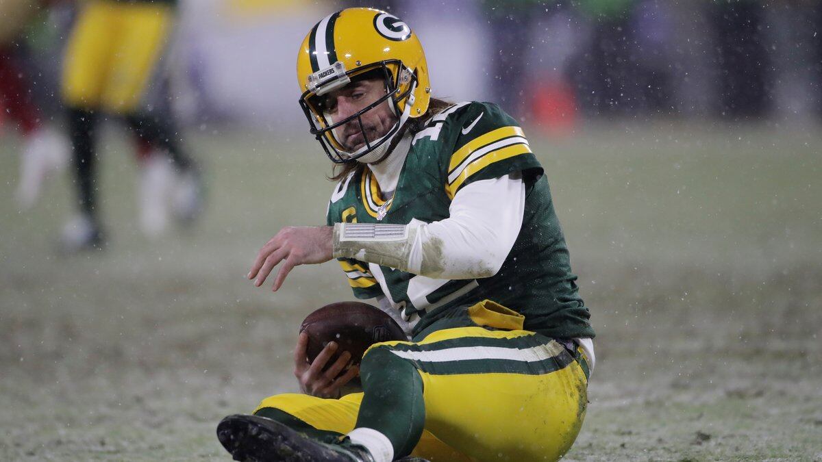 Packers' offense falters on playoff stage with 10-point performance